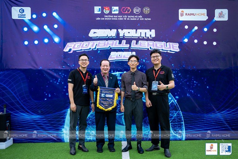 Trao giải cho tận chung kế bóng đá Raimu Home tài trợ giải bóng đá khoa KT&QLXD-Đại học Xây dựng 2024